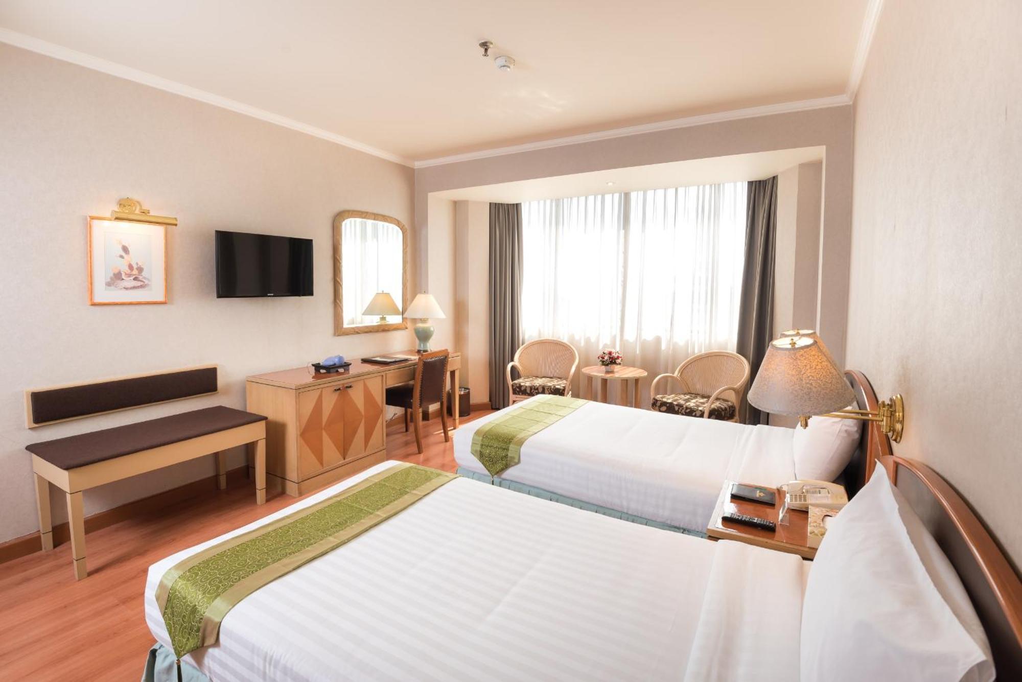 The Maruay Garden Hotel Bangkok Bagian luar foto