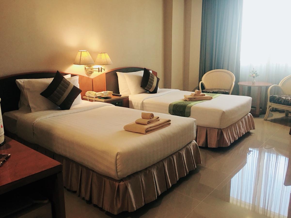 The Maruay Garden Hotel Bangkok Bagian luar foto