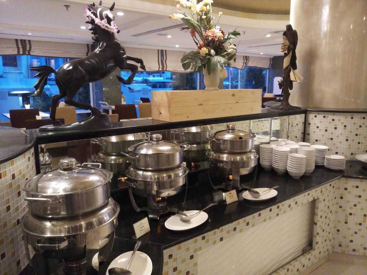 The Maruay Garden Hotel Bangkok Bagian luar foto