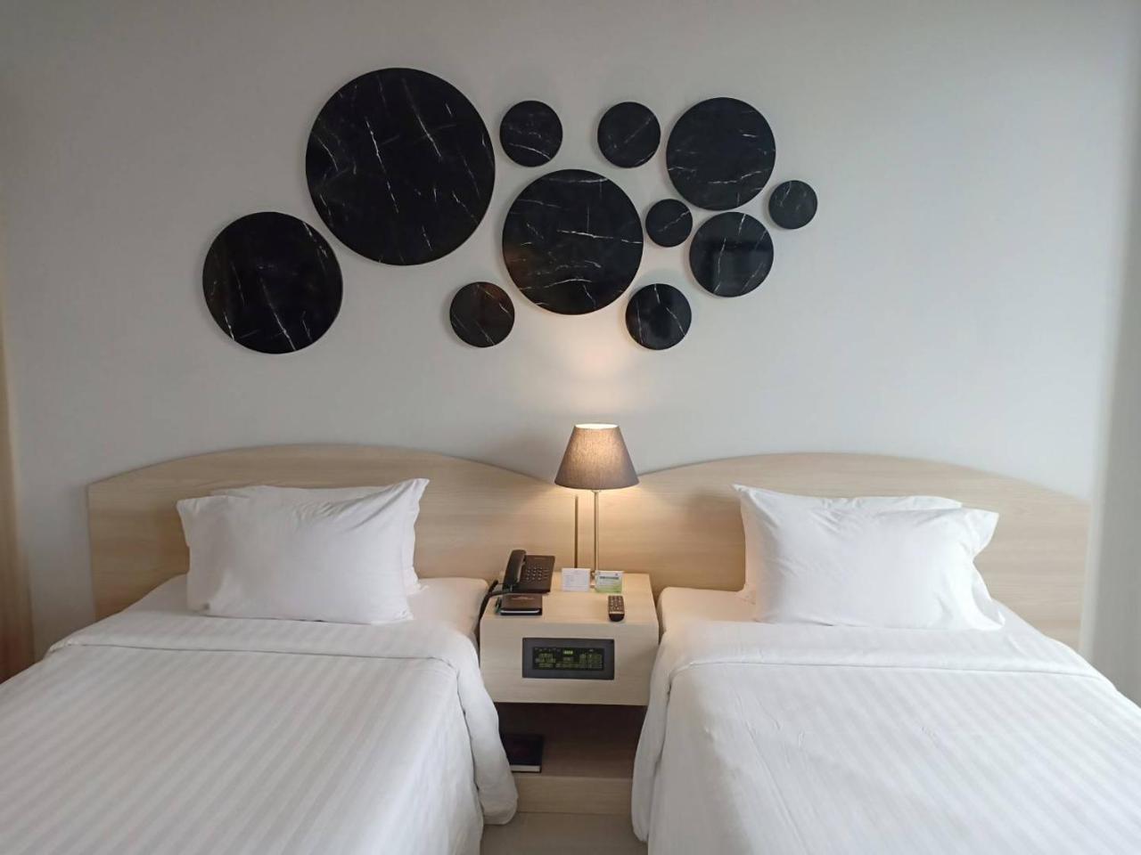 The Maruay Garden Hotel Bangkok Bagian luar foto