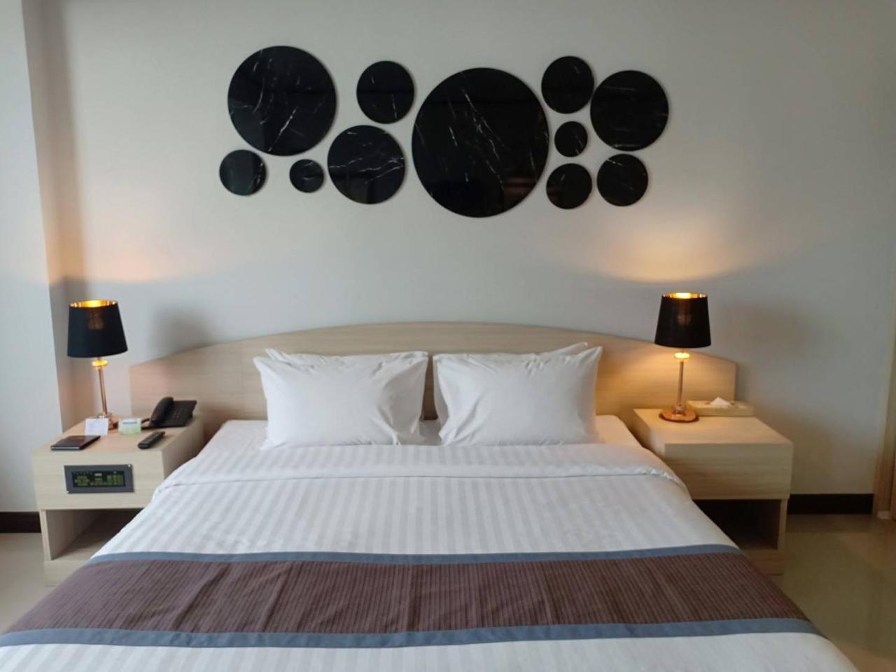 The Maruay Garden Hotel Bangkok Bagian luar foto