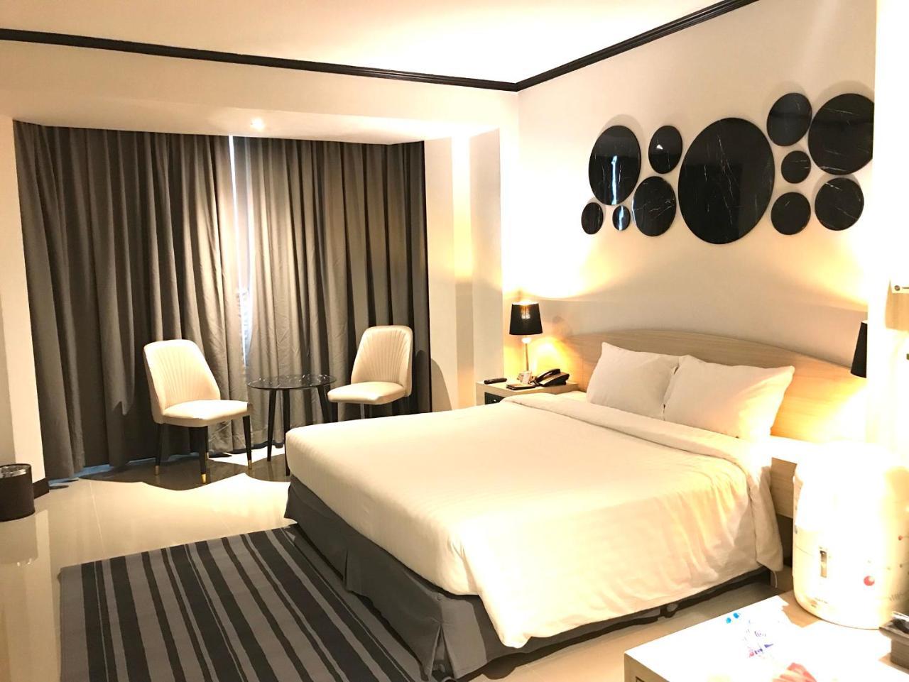 The Maruay Garden Hotel Bangkok Bagian luar foto